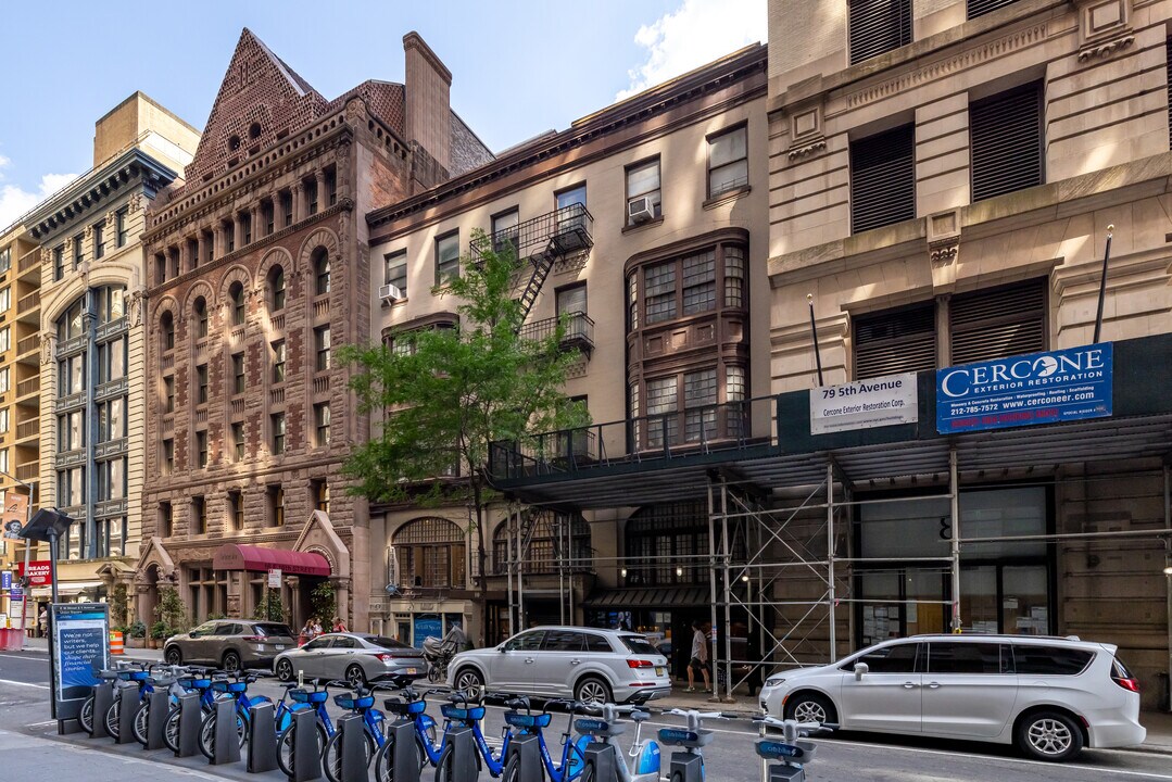 8-10 E 16th St in New York, NY - Building Photo