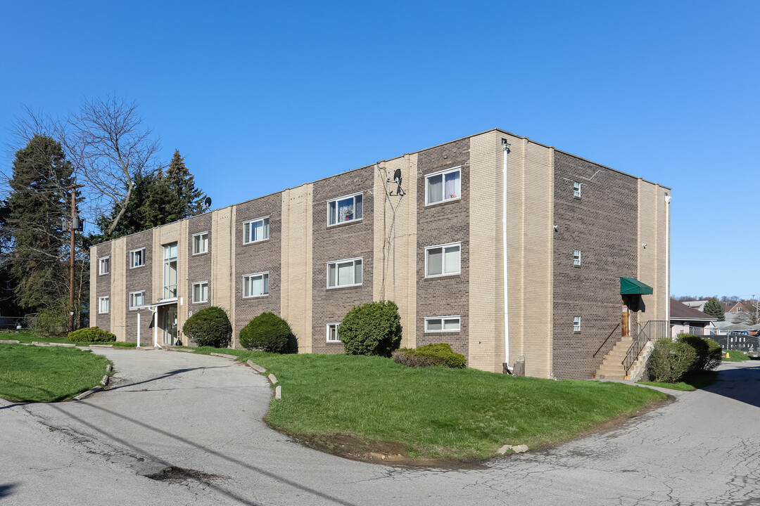 Oakmont Avenue Apartments LP in Duquesne, PA - Building Photo