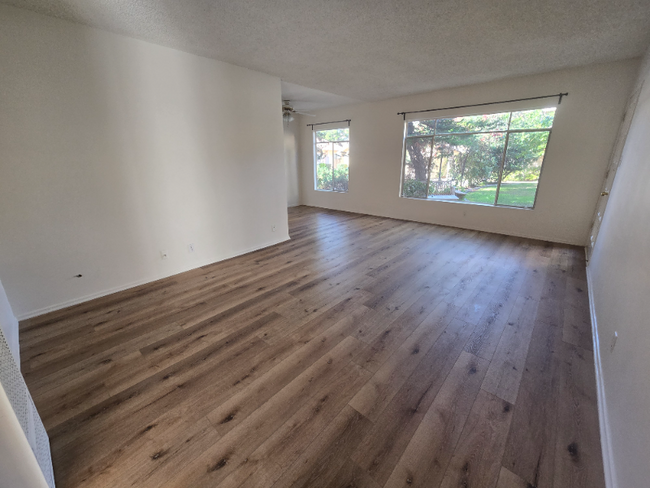 13531 Wyandotte St in Los Angeles, CA - Building Photo - Building Photo