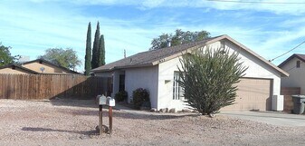 1953 Davis Ave in Kingman, AZ - Building Photo
