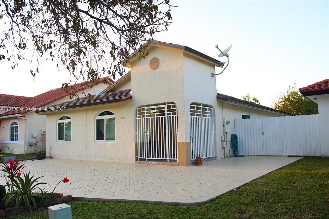 14947 SW 36th Terrace in Miami, FL - Building Photo