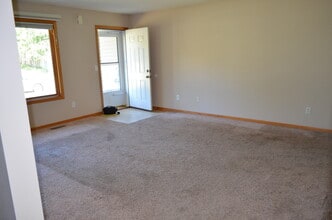 212 Hawkins Dr in Brainerd, MN - Building Photo - Building Photo