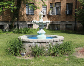 Townley Court Apartments in Columbus, OH - Building Photo - Building Photo