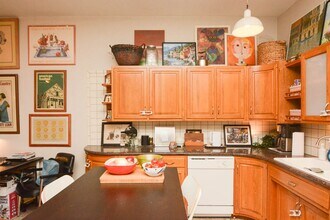 945 N Hoyne Ave, Unit J00P in Chicago, IL - Foto de edificio - Building Photo