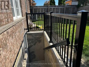 21 Sewells Ln in Brampton, ON - Building Photo - Building Photo