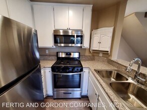 651 W California Ave in Glendale, CA - Building Photo - Building Photo