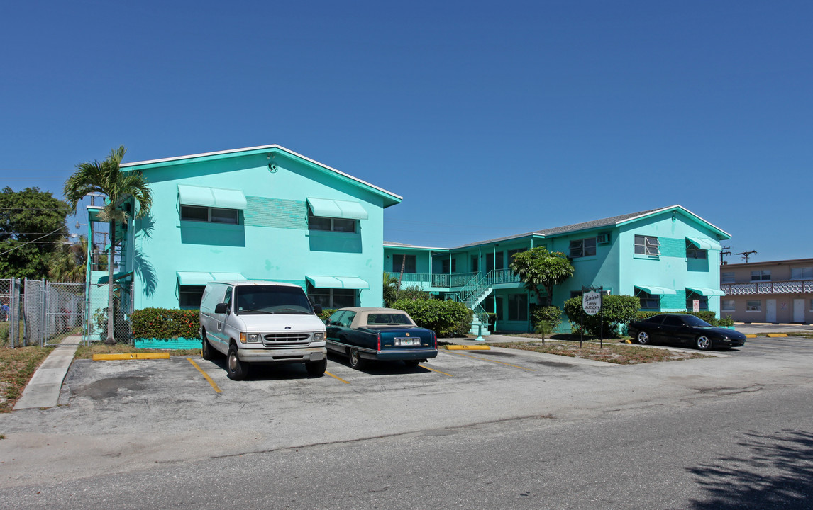 Riveria Garden Apartments in West Palm Beach, FL - Building Photo