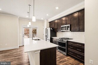 15540 Smoke Box Way in Woodbridge, VA - Building Photo - Building Photo