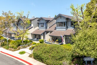 Cambridge in La Jolla, CA - Foto de edificio - Building Photo