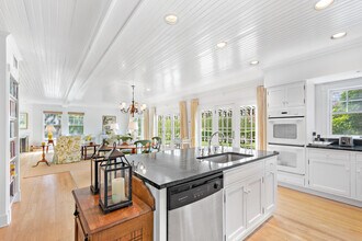 520 First Neck Lane in Southampton, NY - Building Photo - Building Photo