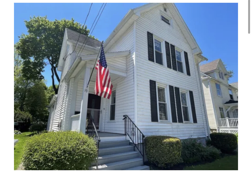 19 Lyceum St in Geneva, NY - Building Photo