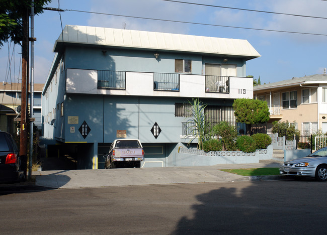 119 N Cedar Ave in Inglewood, CA - Foto de edificio - Building Photo