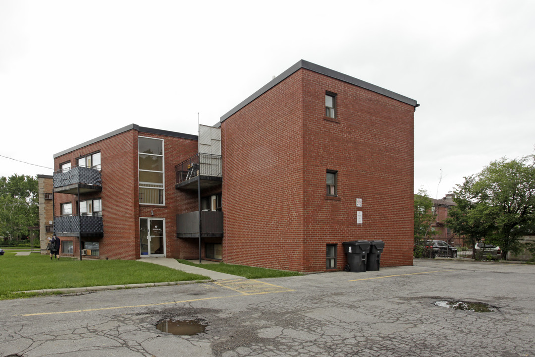 17 Wilmington Ave in Toronto, ON - Building Photo