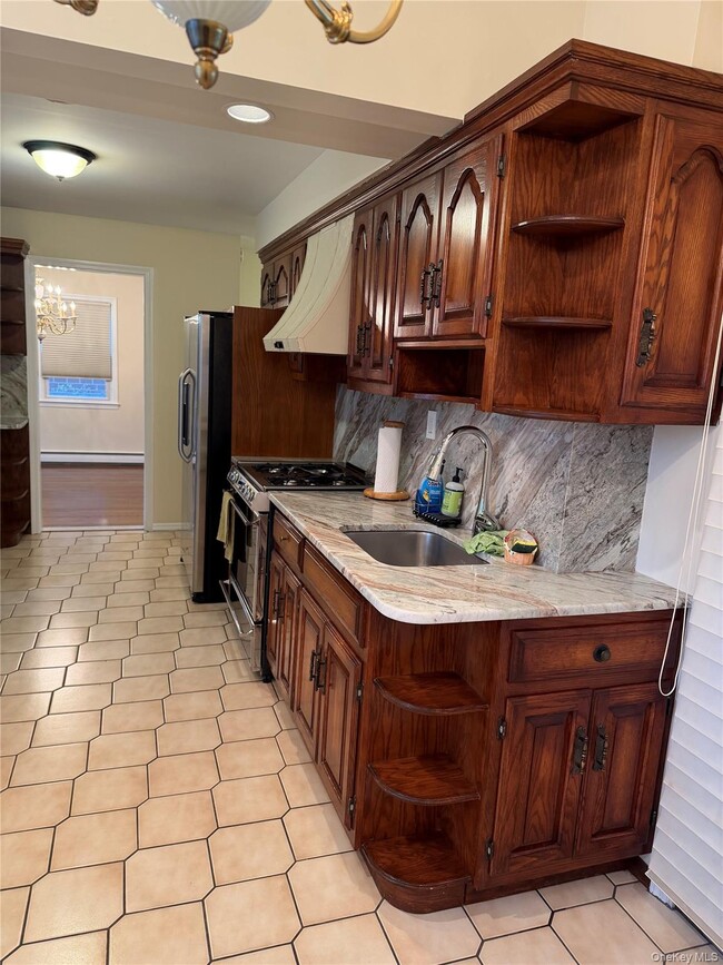 26 Grand St S in Westbury, NY - Building Photo - Building Photo