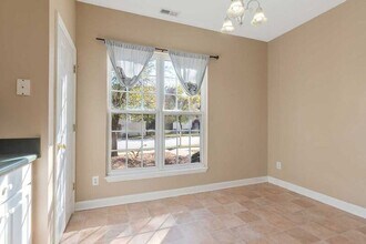 5813 Neuse Wood Dr in Raleigh, NC - Building Photo - Building Photo