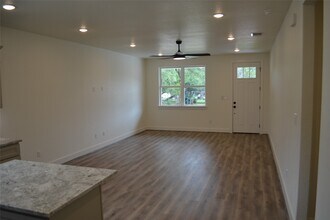 729 Canyon Bend in Canyon Lake, TX - Building Photo - Building Photo