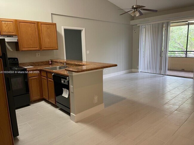 601 Lyons Rd in Coconut Creek, FL - Building Photo - Building Photo
