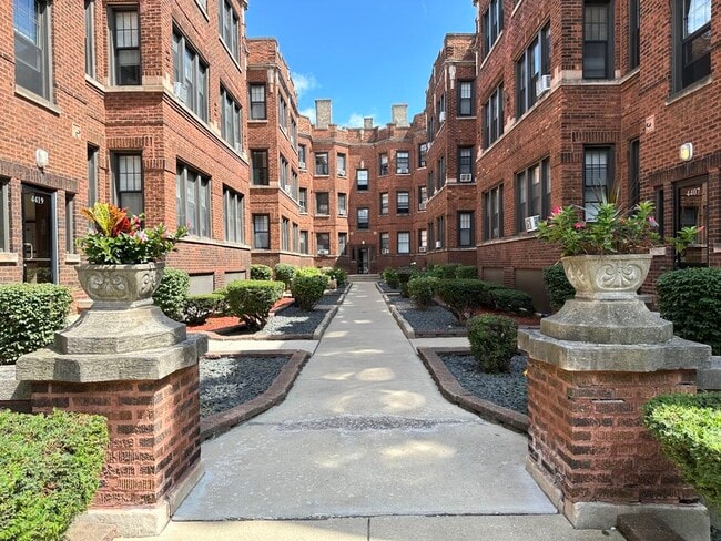 property at 4422 N Wolcott Ave