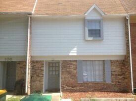 106 Valencia Dr in Fort Walton Beach, FL - Building Photo