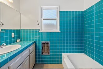 1004 4th St, Unit 1004 in Hermosa Beach, CA - Building Photo - Building Photo