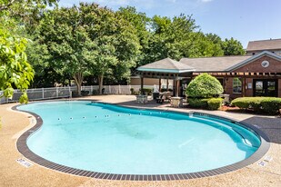 Centerville Pointe Apartments in Garland, TX - Building Photo