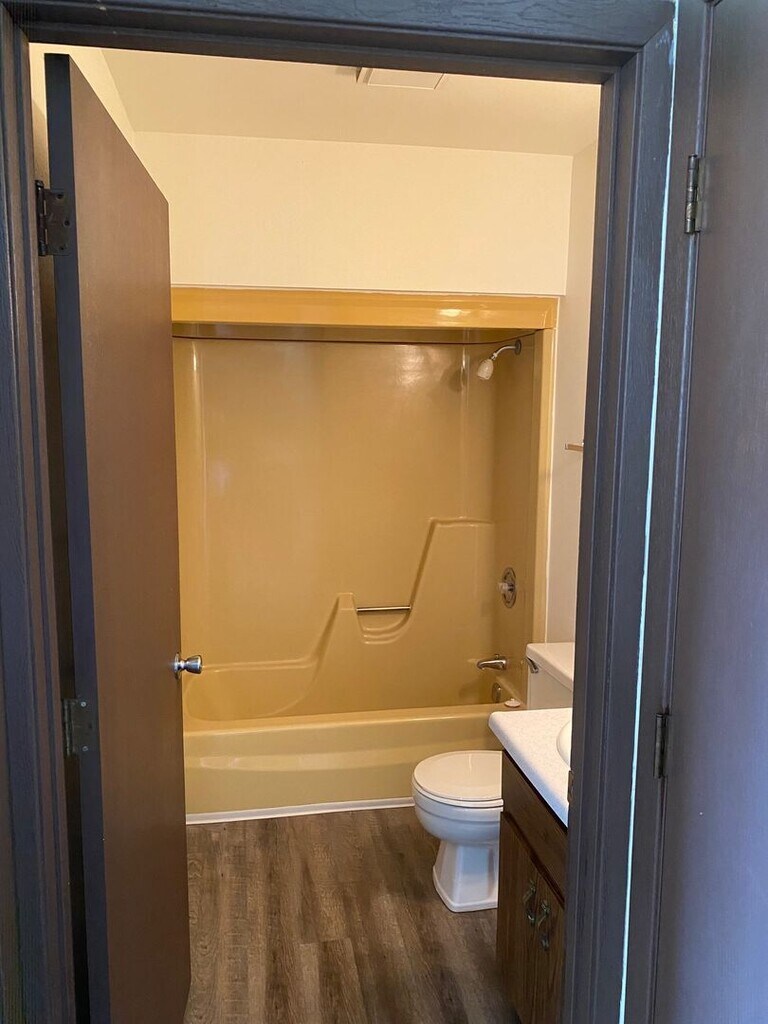 COLONY COURT APARTMENTS, LLC Beloit, WI Apartments