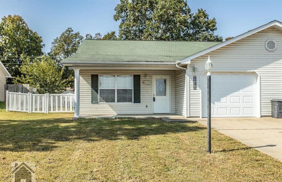 22615A Hollow Oak Ln in St. Robert, MO - Building Photo