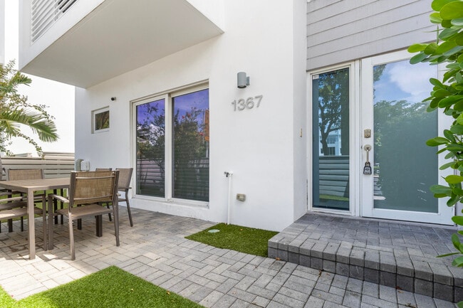 1367 N Ocean Blvd in Pompano Beach, FL - Building Photo - Building Photo