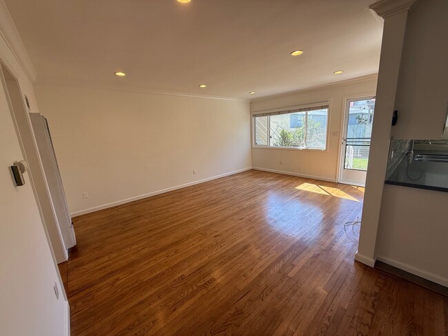 8130 W 83rd St, Unit 2 in Los Angeles, CA - Building Photo - Building Photo