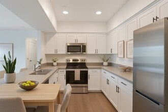 The Village at Shannon Way in Visalia, CA - Foto de edificio - Building Photo