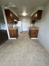 2357 6th St in Springfield, OR - Foto de edificio - Building Photo