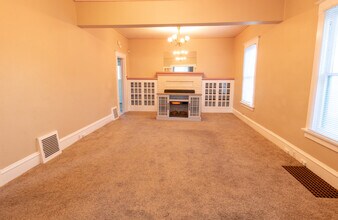 124 E Orchard Ave in Selah, WA - Building Photo - Building Photo