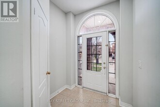 51 Woodville Dr in Vaughan, ON - Building Photo - Building Photo