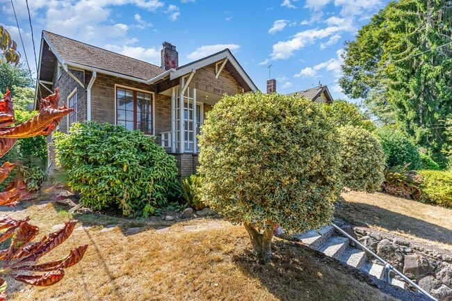 1919 N 49th St in Seattle, WA - Building Photo - Building Photo