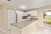 618 SE 9th St in Cape Coral, FL - Foto de edificio - Building Photo