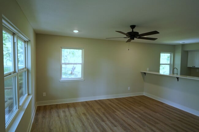 1104 N 1200 Rd in Lawrence, KS - Building Photo - Building Photo