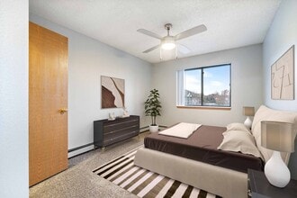 Tralee Terrace Apartments in Coon Rapids, MN - Foto de edificio - Building Photo