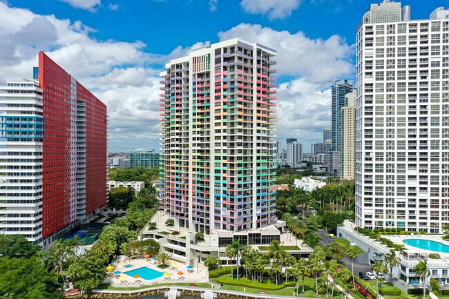 Villa Regina Brickell in Miami, FL - Foto de edificio - Building Photo