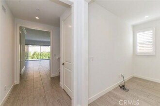 58 Belfast in Irvine, CA - Building Photo - Building Photo