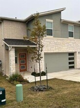 1032 Winnsboro Lp in Round Rock, TX - Building Photo - Building Photo