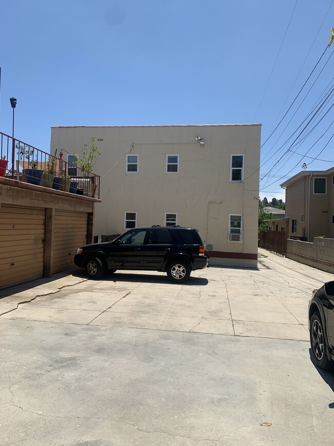 619 E Chevy Chase Dr in Glendale, CA - Building Photo - Building Photo