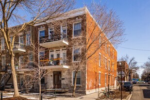 1870-1878 Laurier Av E in Montréal, QC - Building Photo