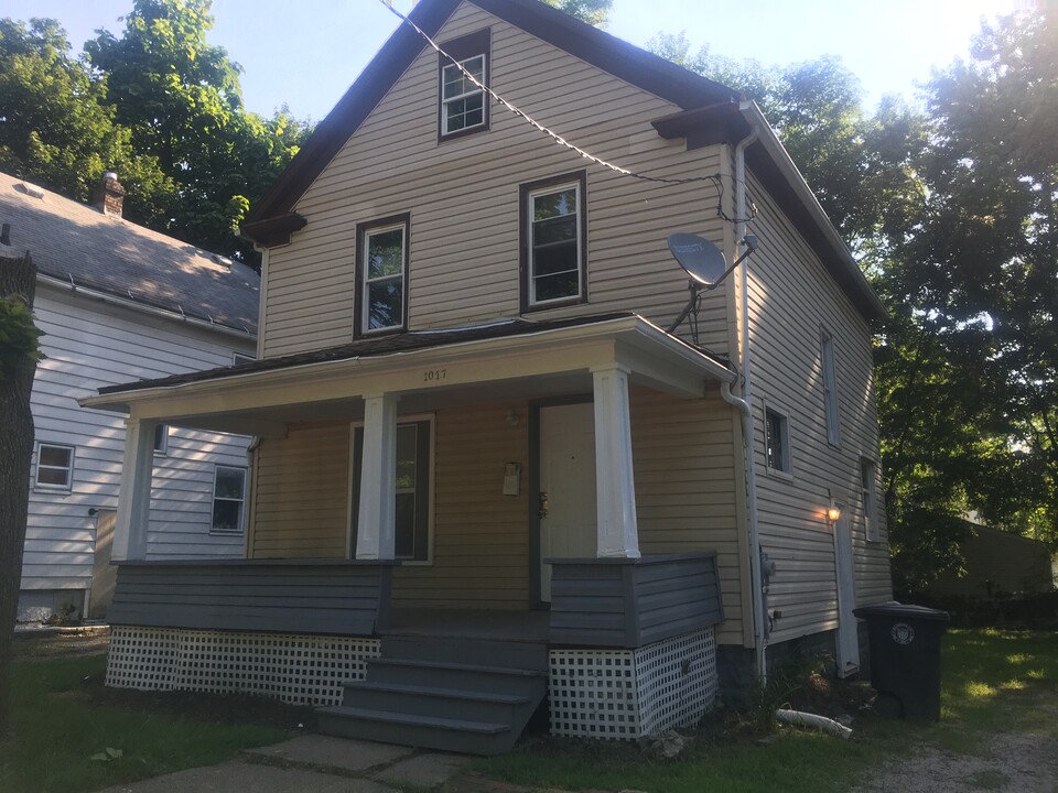 1017 La Croix Ave in Akron, OH - Building Photo