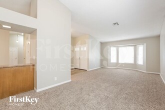 7355 Edgewater Ln in Las Vegas, NV - Building Photo - Building Photo