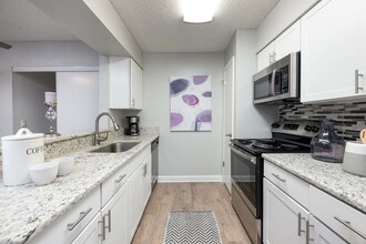 Arbour Ponds Apartments in Tampa, FL - Building Photo - Building Photo