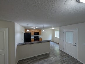1360 S Edgewater Cir, Unit 101 in Nampa, ID - Building Photo - Building Photo