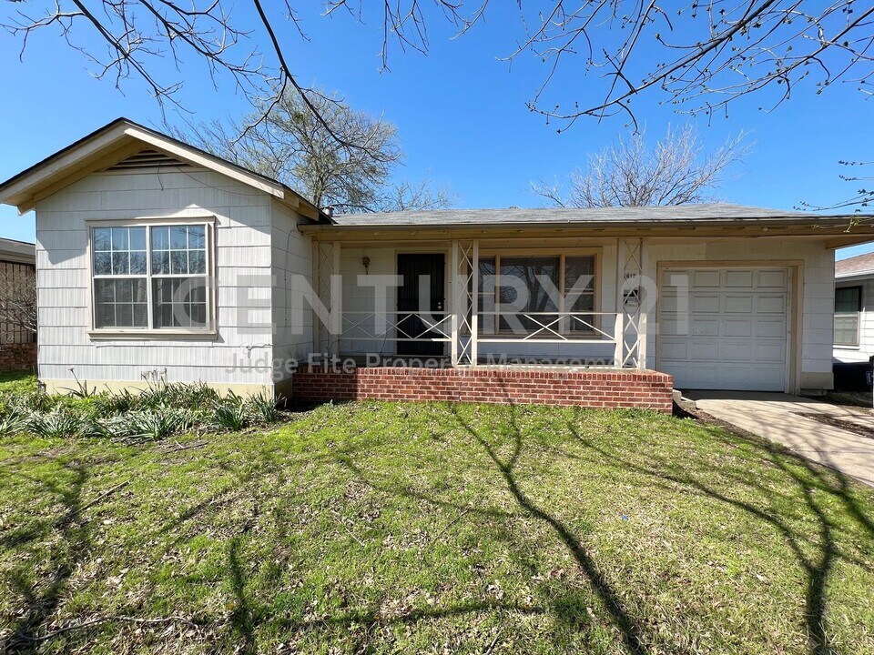 2612 Roseland St in Fort Worth, TX - Foto de edificio