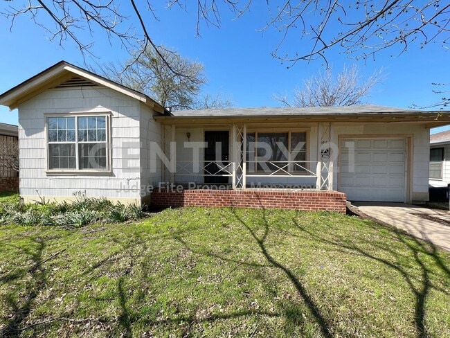 property at 2612 Roseland St