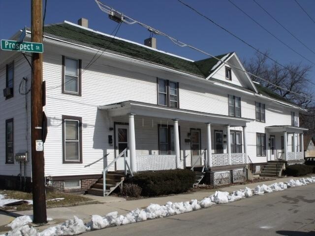 1110 in Racine, WI - Foto de edificio