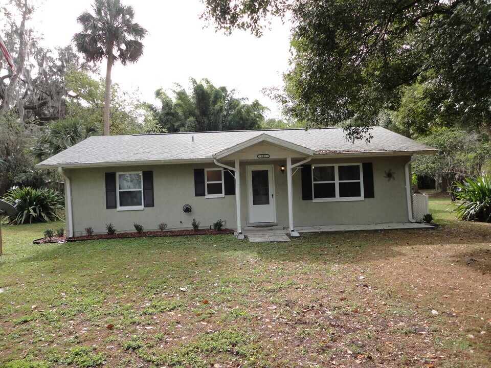 101 NW 3rd St in Micanopy, FL - Building Photo